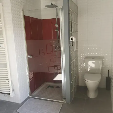 منزل للإقامة Private With Breakfast فينوف ليز أفيجْنْ